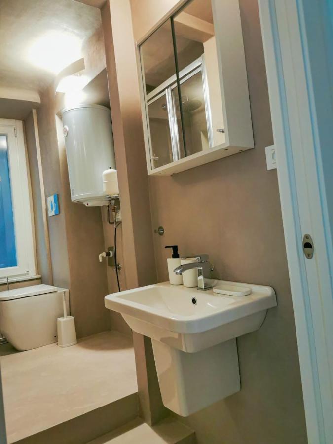 De Ville Guest House Генуя Экстерьер фото